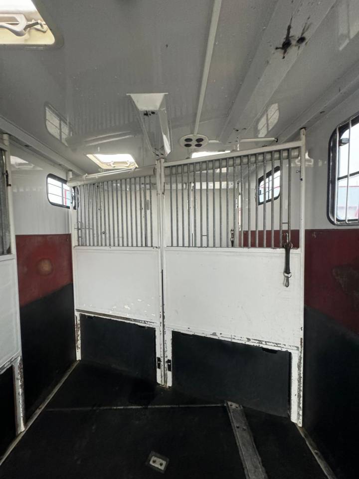 Camión para caballos MTM VOLVO 2006 De segunda mano