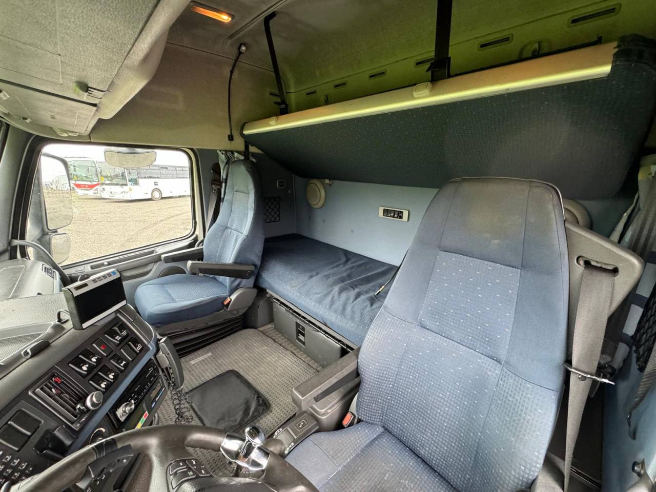 Camión para caballos MTM VOLVO 2006 De segunda mano