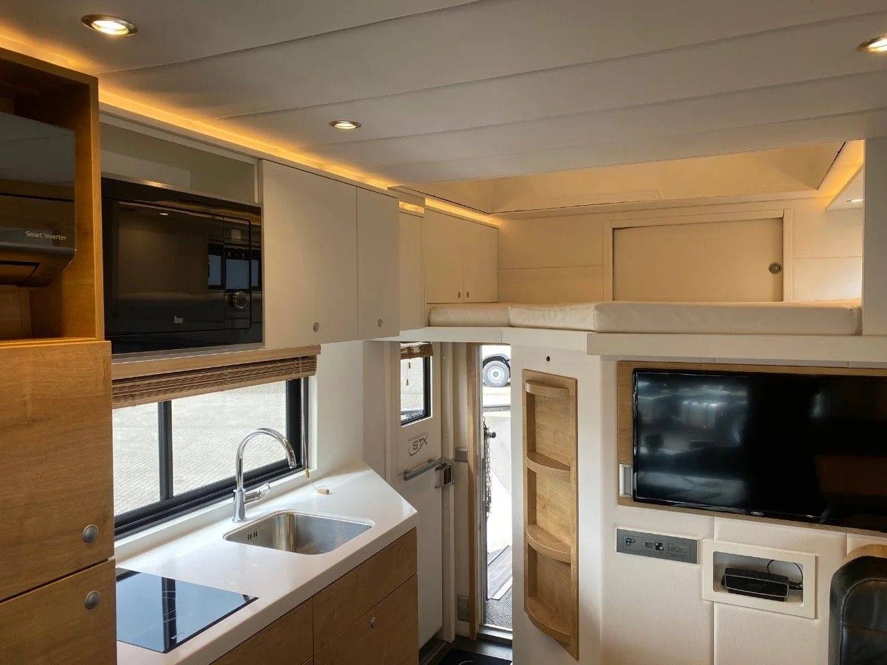 Camión para caballos Mercedes MERCEDES-BENZ 0 De segunda mano