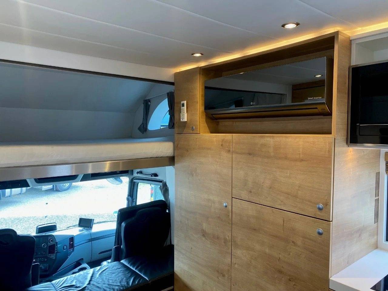 Camión para caballos Mercedes MERCEDES-BENZ 0 De segunda mano