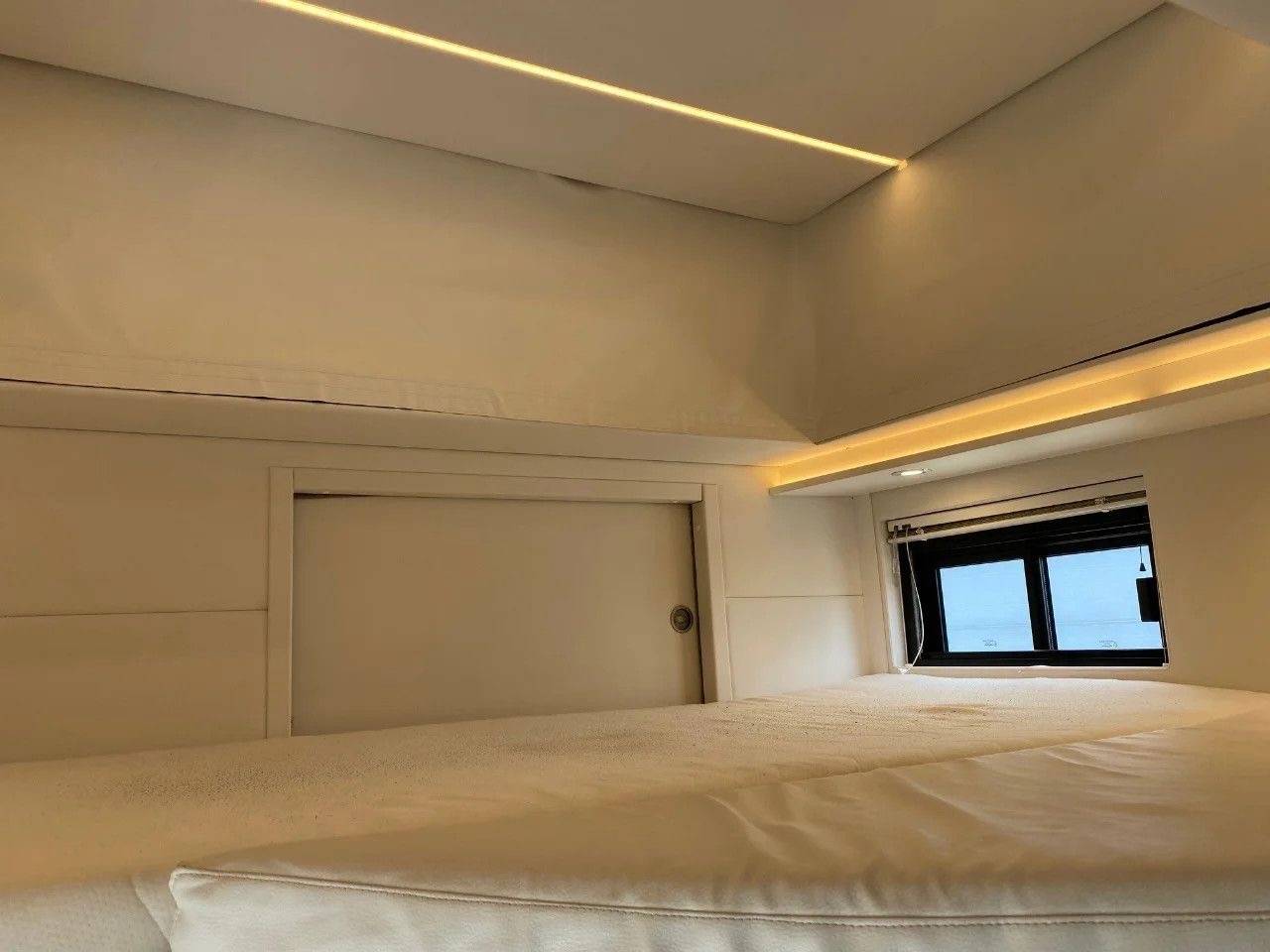 Camión para caballos Mercedes MERCEDES-BENZ 0 De segunda mano