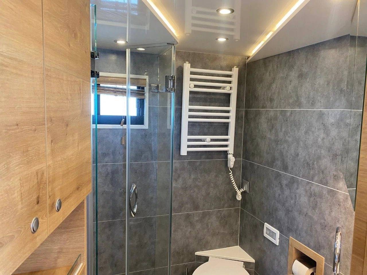 Camión para caballos Mercedes MERCEDES-BENZ 0 De segunda mano