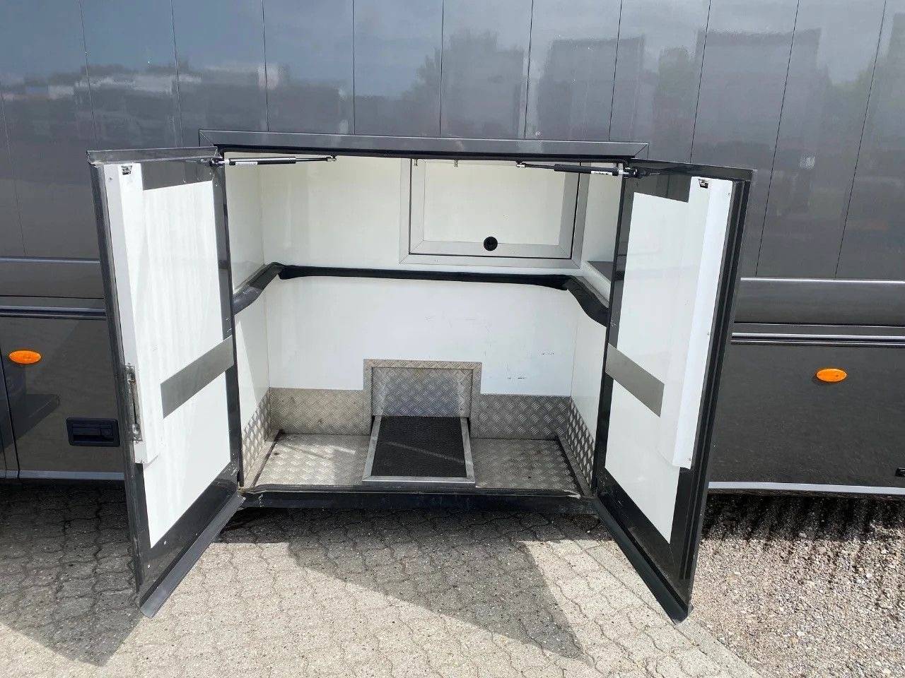 Camión para caballos Mercedes MERCEDES-BENZ 0 De segunda mano