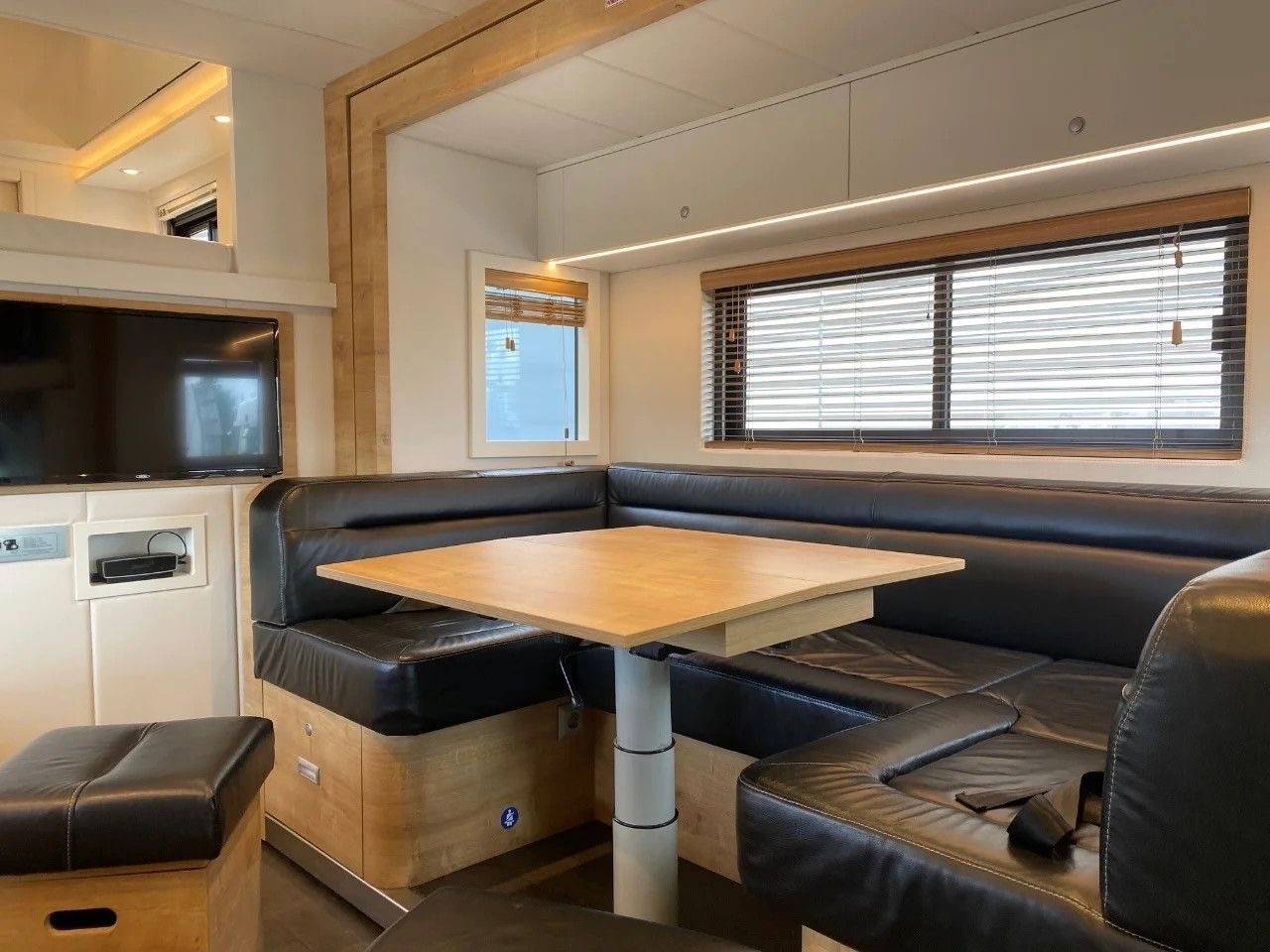 Camión para caballos Mercedes MERCEDES-BENZ 0 De segunda mano