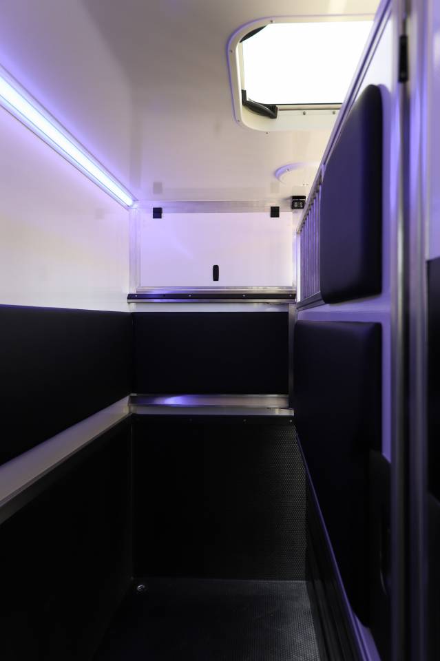 Furgoneta para caballos Krismar  2025 Nuevo