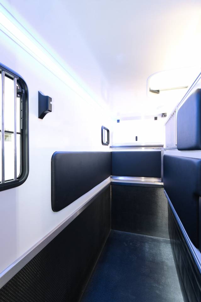 Furgoneta para caballos Krismar  2025 Nuevo