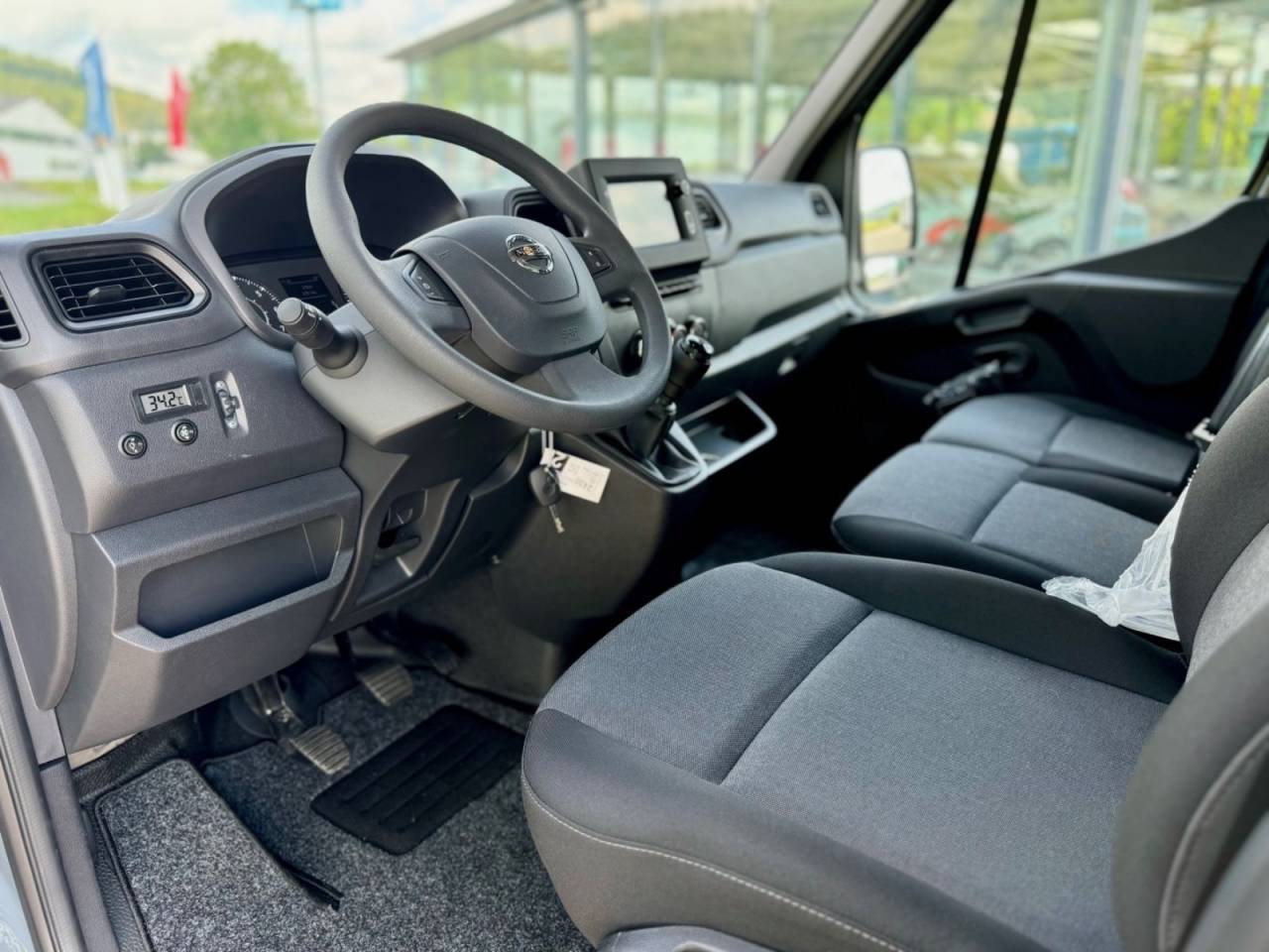 Furgoneta para caballos Otra marca NISSAN 0 Nuevo