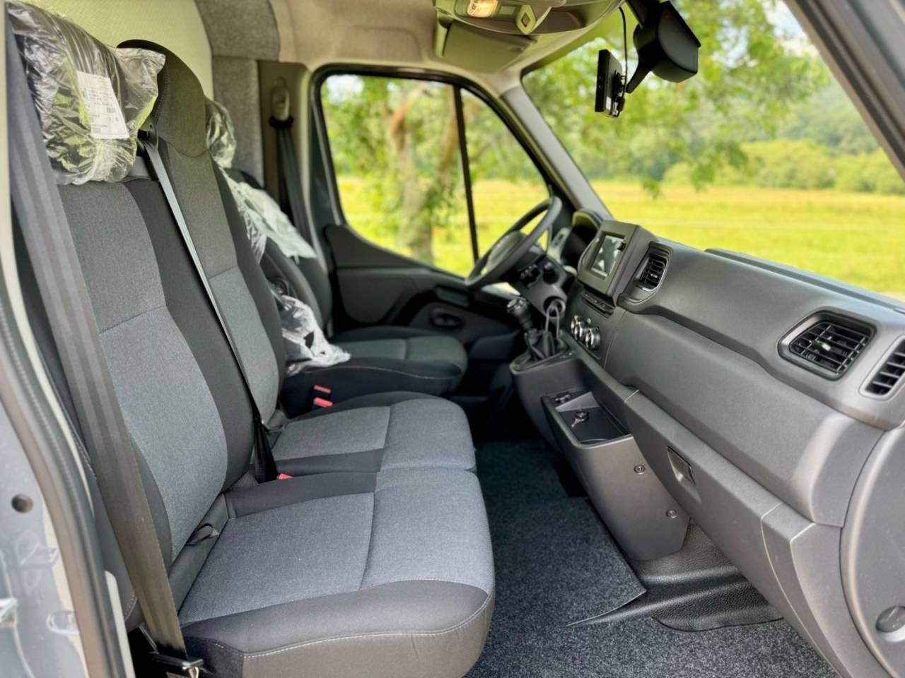 Furgoneta para caballos Otra marca NISSAN 0 Nuevo