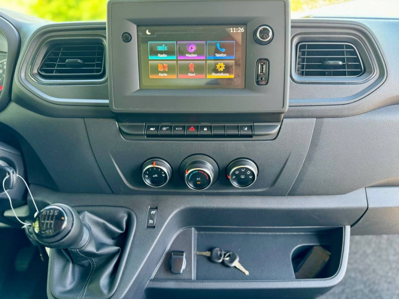 Furgoneta para caballos Otra marca NISSAN 0 Nuevo