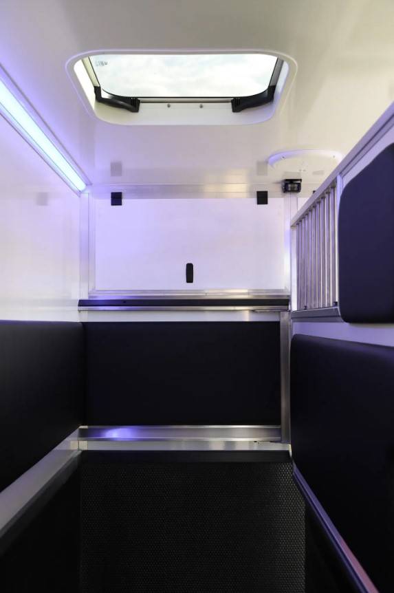 Furgoneta para caballos Krismar  2025 Nuevo