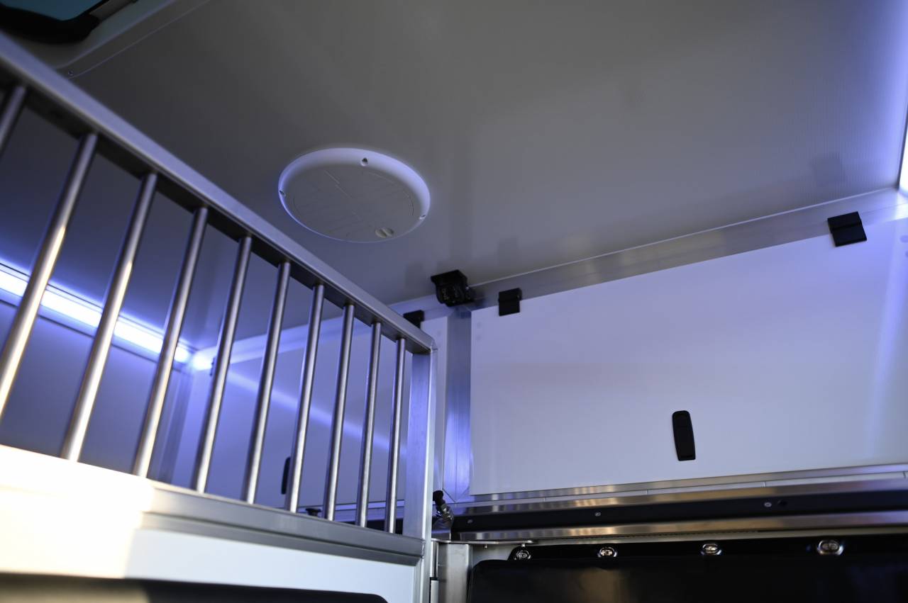 Furgoneta para caballos Krismar  2025 Nuevo