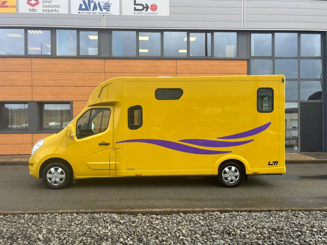 Furgoneta para caballos Theault PROTEO STALLE 5 PLACES 2017 De segunda mano