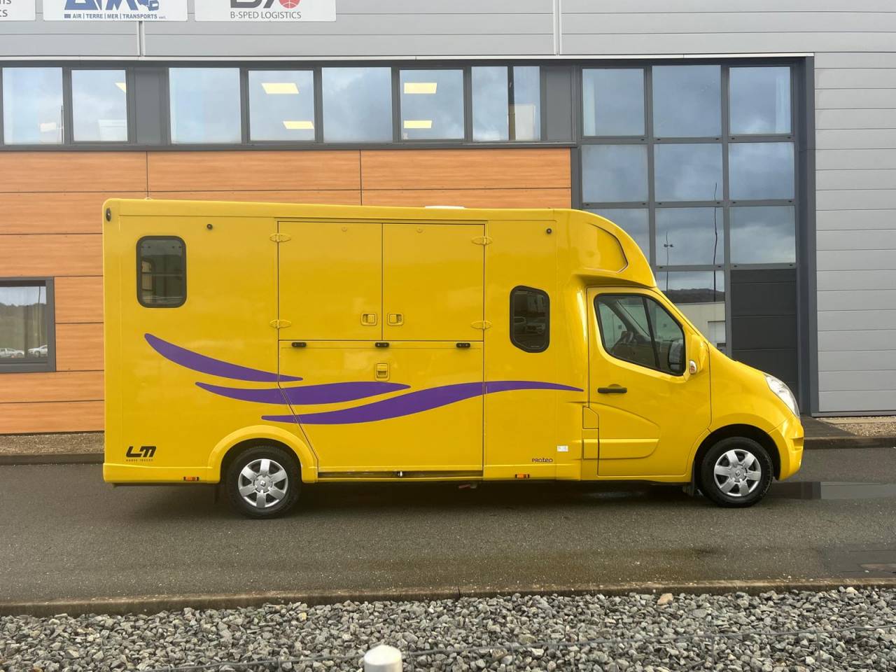 Furgoneta para caballos Theault PROTEO STALLE 5 PLACES 2017 De segunda mano