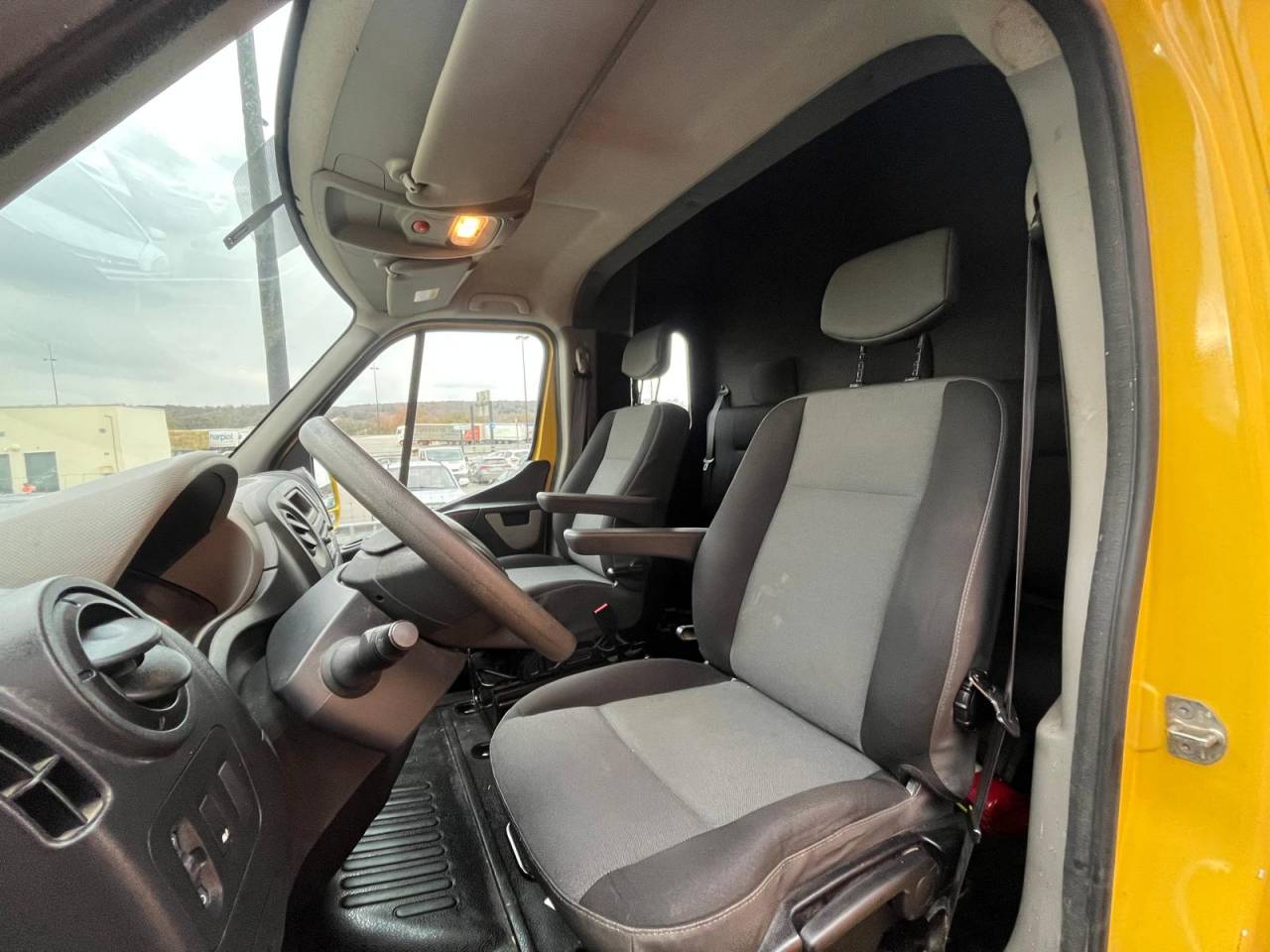 Furgoneta para caballos Theault PROTEO STALLE 5 PLACES 2017 De segunda mano