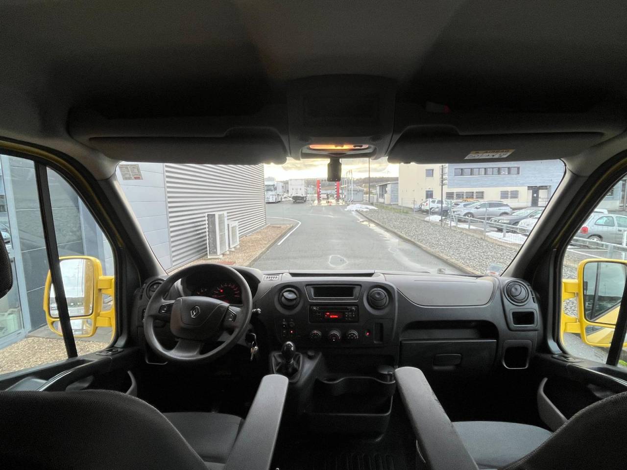 Furgoneta para caballos Theault PROTEO STALLE 5 PLACES 2017 De segunda mano