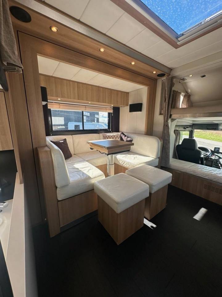 Camión para caballos Man MAN 0 De segunda mano