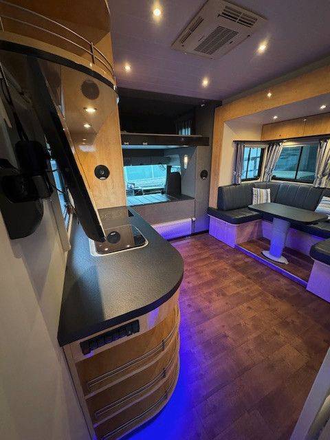 Camión para caballos Otra marca VOLVO 0 De segunda mano