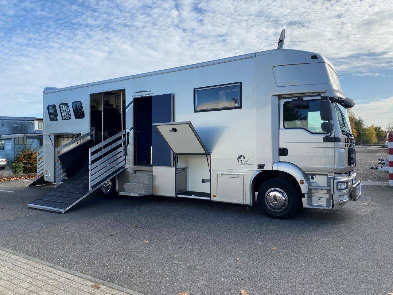 Camión para caballos Man MAN 0 De segunda mano