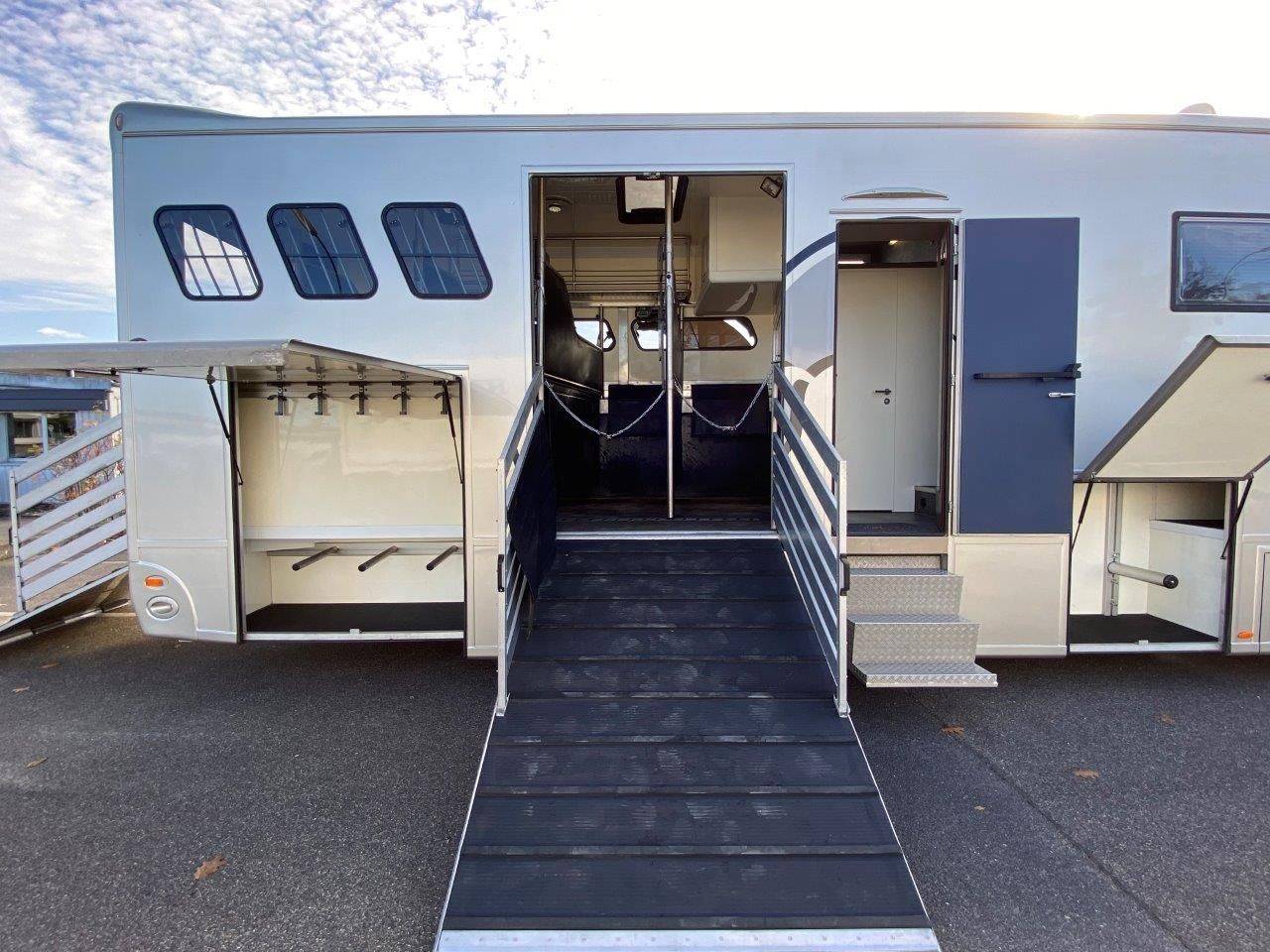 Camión para caballos Man MAN 0 De segunda mano