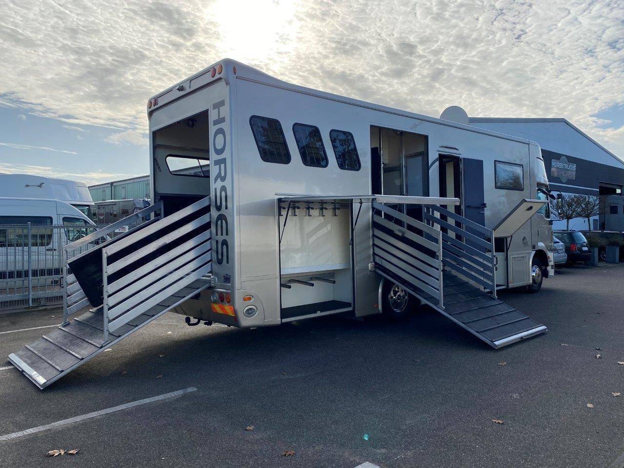 Camión para caballos Man MAN 0 De segunda mano