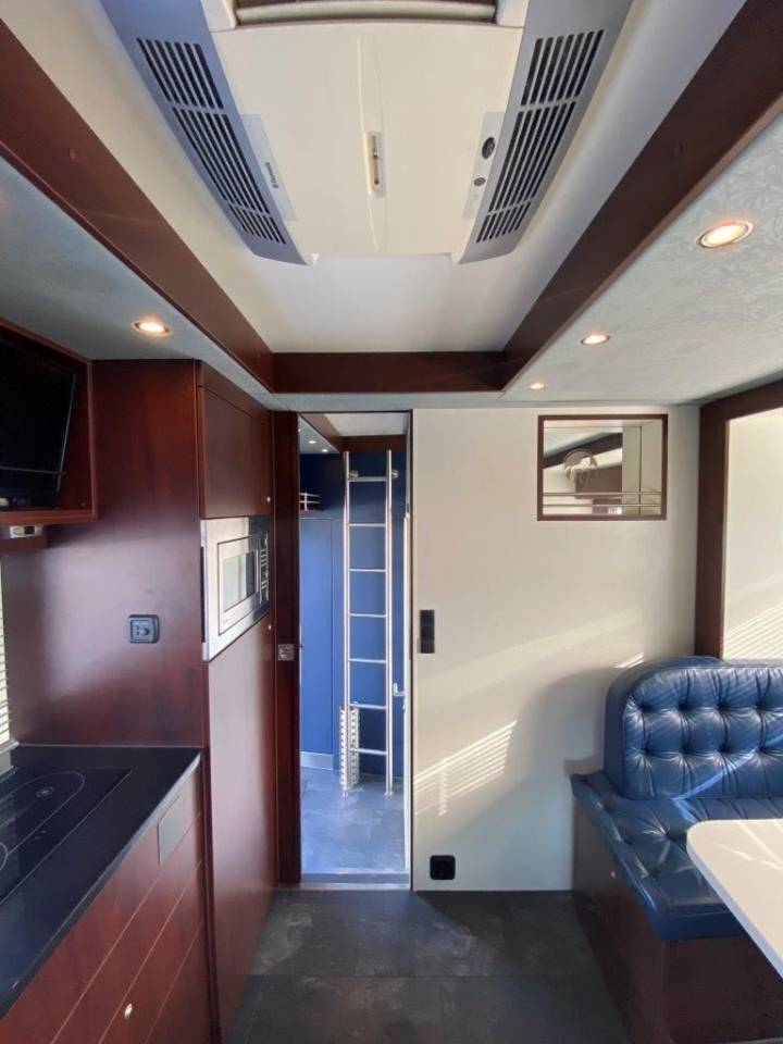 Camión para caballos Man MAN 0 De segunda mano