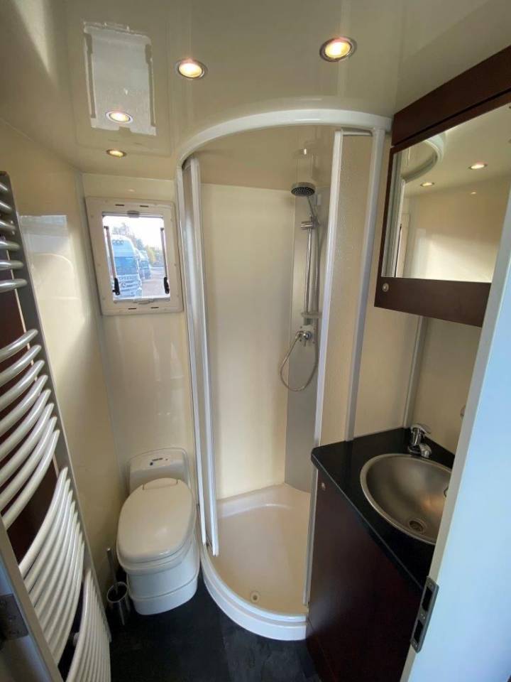 Camión para caballos Man MAN 0 De segunda mano