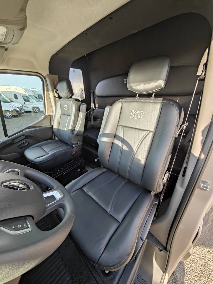 Furgoneta para caballos Krismar Horsebox 2-5 2025 Nuevo