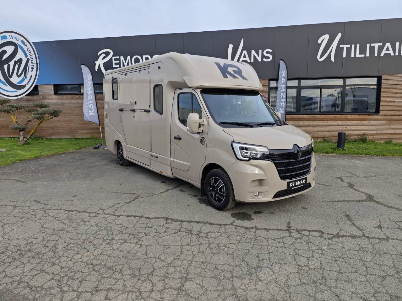 Furgoneta para caballos Krismar Horsebox 2-5 2025 Nuevo