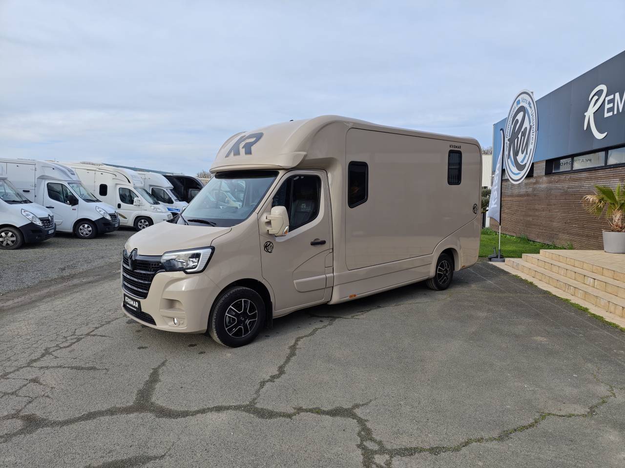 Furgoneta para caballos Krismar Horsebox 2-5 2025 Nuevo