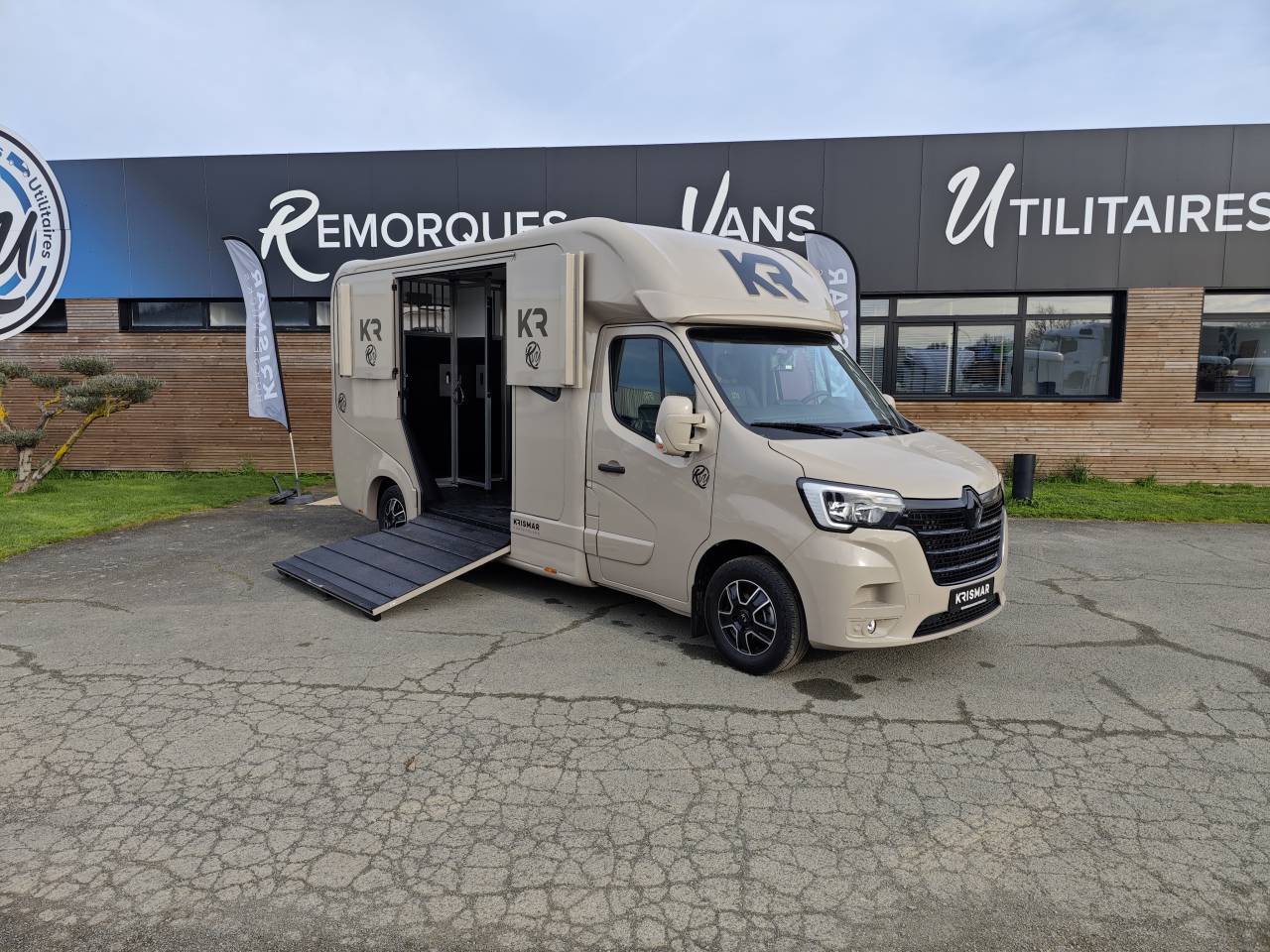 Furgoneta para caballos Krismar Horsebox 2-5 2025 Nuevo