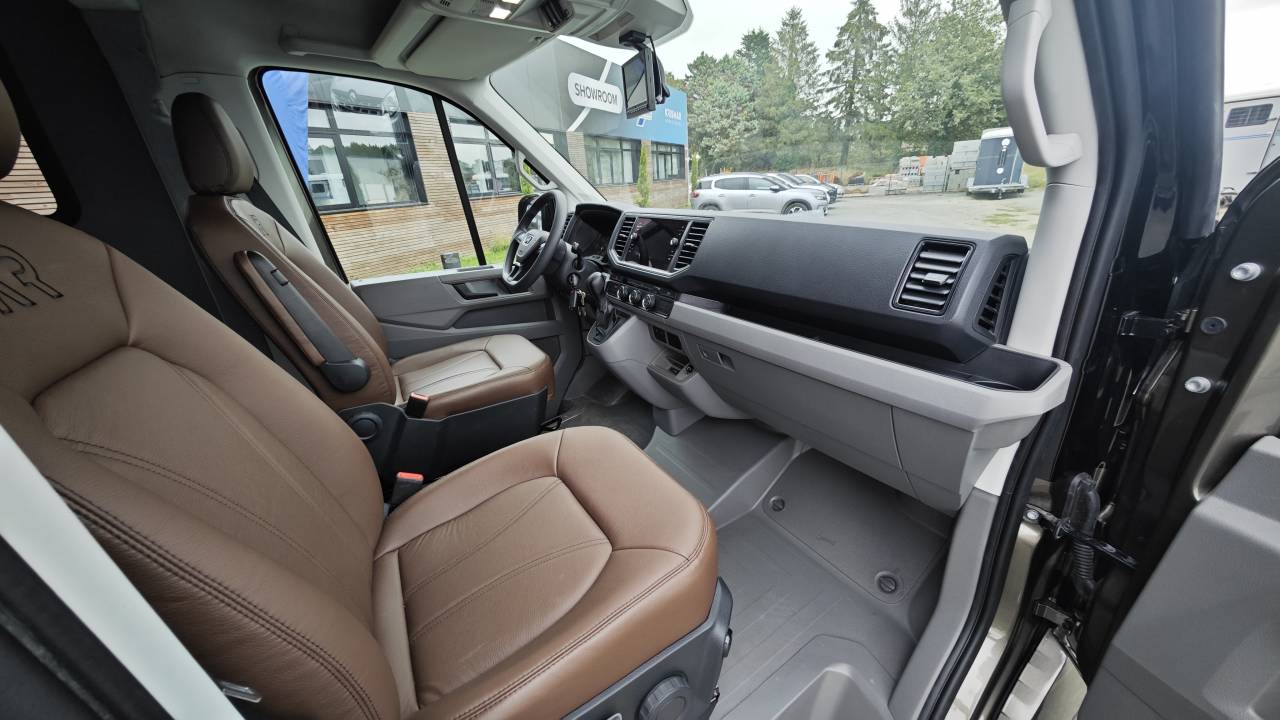 Furgoneta para caballos Krismar Man TGE Horsebox 5-2 2025 Nuevo