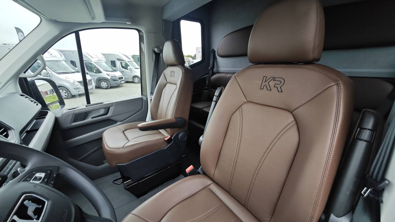 Furgoneta para caballos Krismar Man TGE Horsebox 5-2 2025 Nuevo