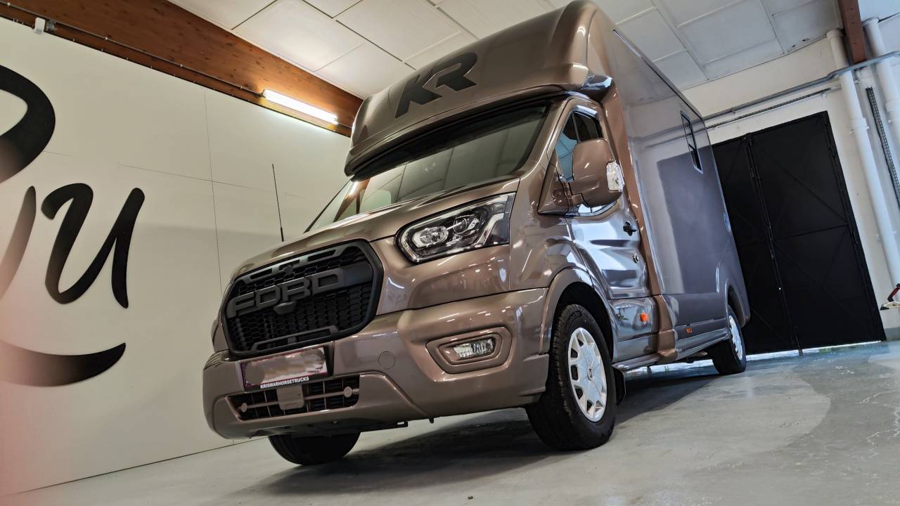 Furgoneta para caballos Krismar Transit Horsebox 2-3 2025 Nuevo