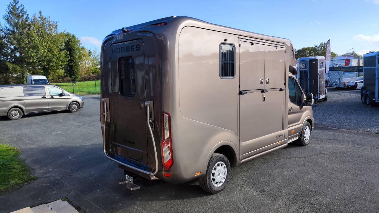Furgoneta para caballos Krismar Transit Horsebox 2-3 2025 Nuevo