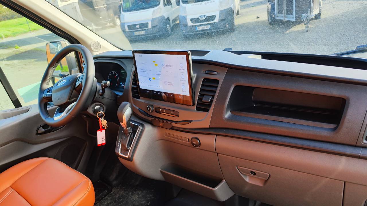 Furgoneta para caballos Krismar Transit Horsebox 2-3 2025 Nuevo