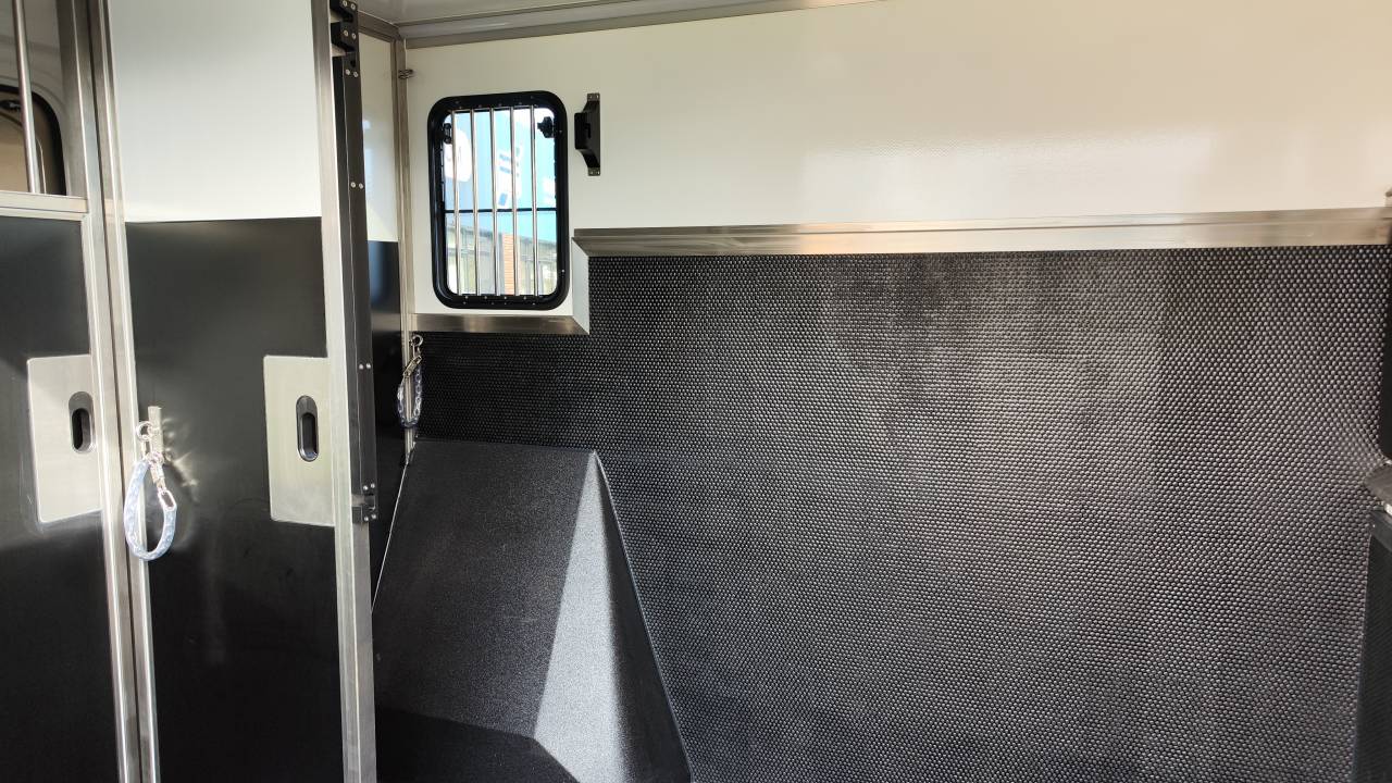 Furgoneta para caballos Krismar Transit Horsebox 2-3 2025 Nuevo