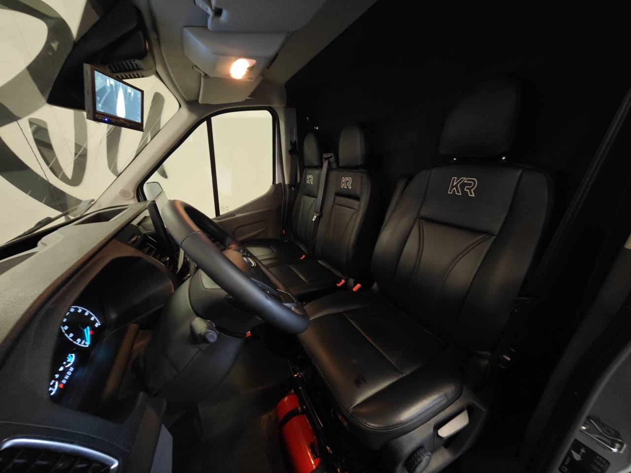 Furgoneta para caballos Krismar Transit Horsebox 2-3 2025 Nuevo