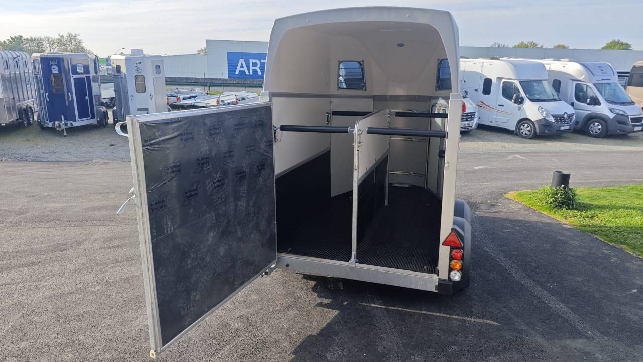 Van caballos Ifor Williams HBEco 506 2 Caballos 2026 Nuevo