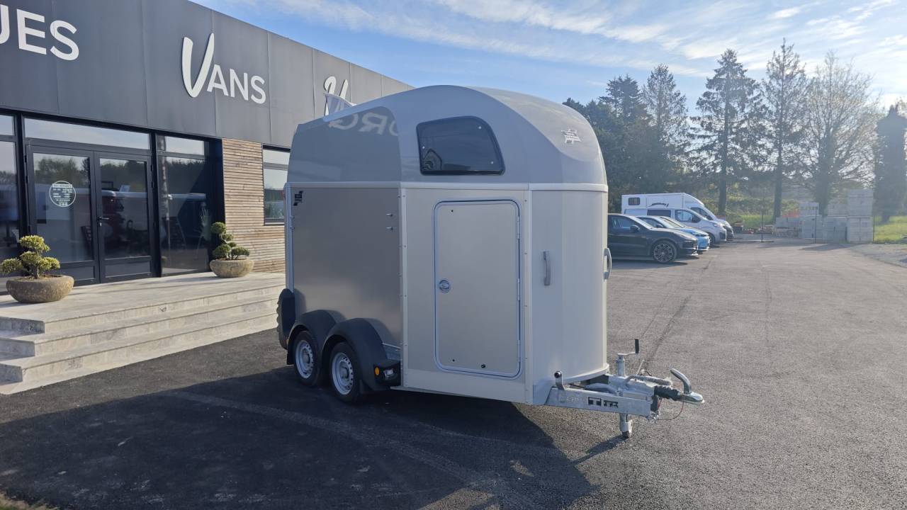 Van caballos Ifor Williams HBEco 506 2 Caballos 2026 Nuevo