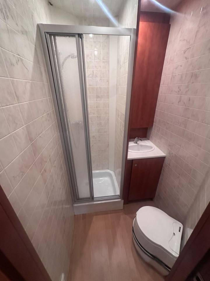 Camión para caballos Mercedes MERCEDES-BENZ 0 De segunda mano