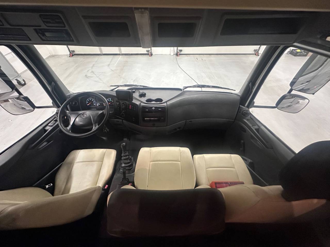 Camión para caballos Mercedes MERCEDES-BENZ 0 De segunda mano