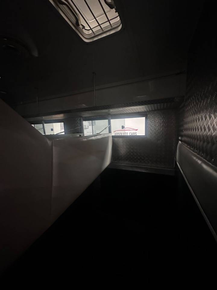 Camión para caballos Mercedes MERCEDES-BENZ 0 De segunda mano