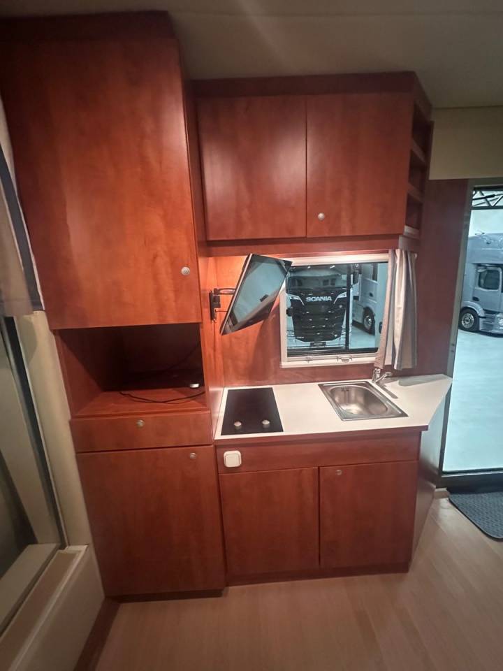 Camión para caballos Mercedes MERCEDES-BENZ 0 De segunda mano