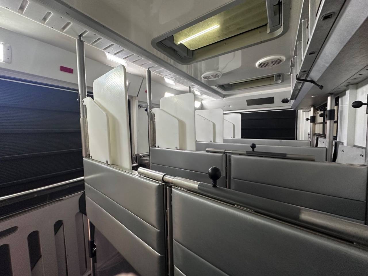 Camión para caballos Otra marca VOLVO 0 De segunda mano