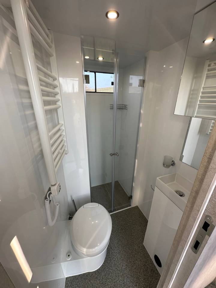 Camión para caballos Man MAN 0 Nuevo