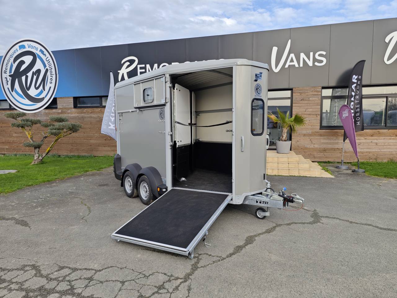 Van caballos Ifor Williams Hb511 2 Caballos 2025 Nuevo