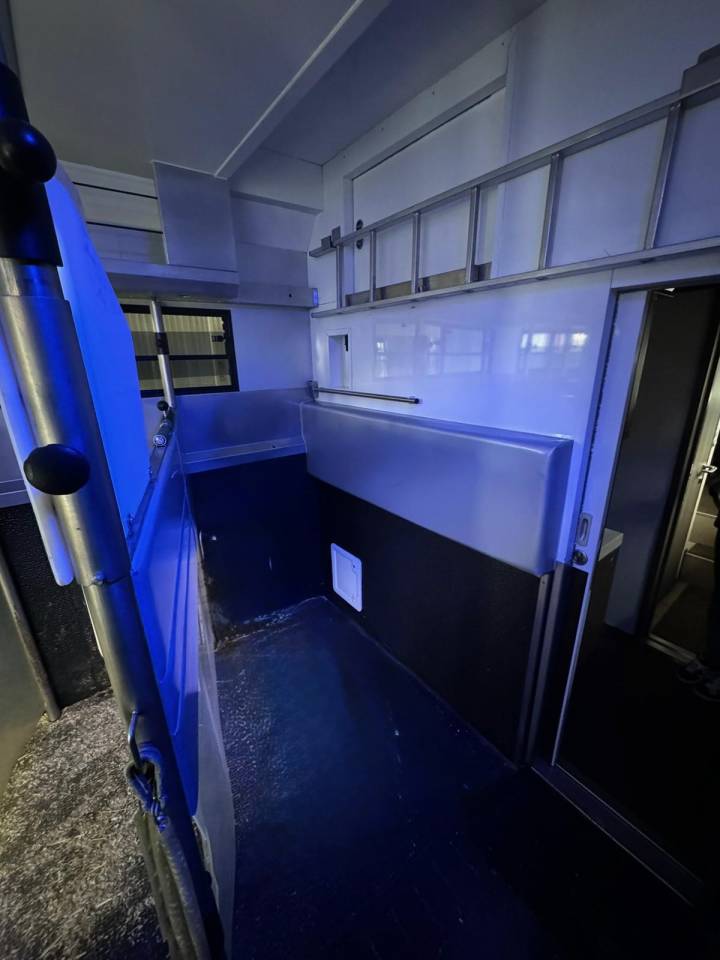 Camión para caballos Scania SCANIA 0 De segunda mano