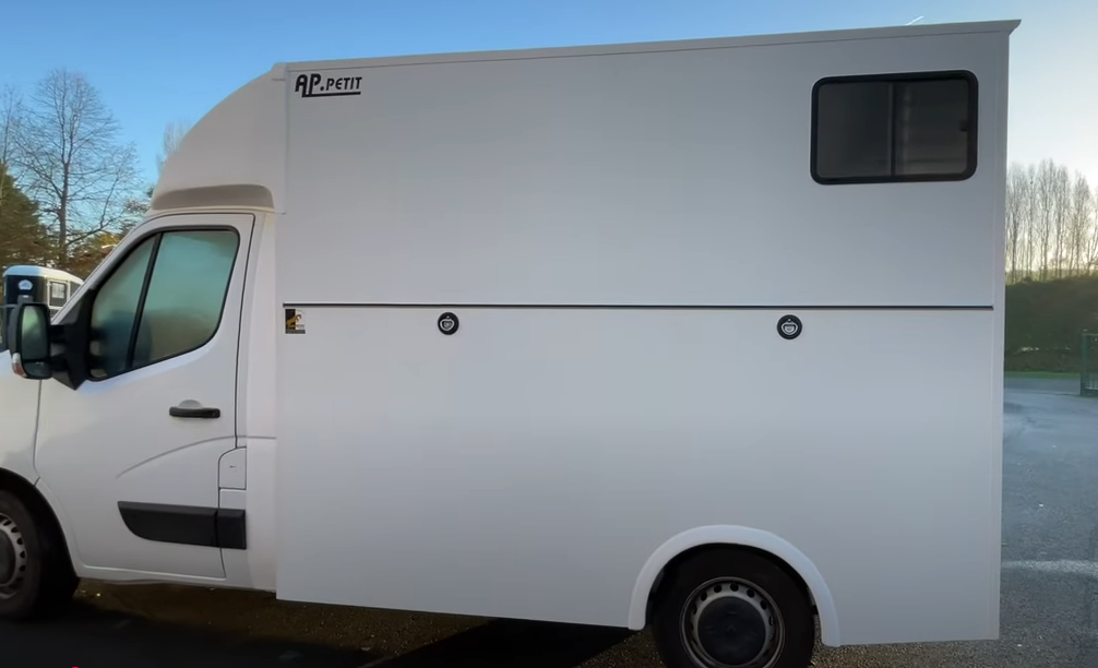Furgoneta para caballos AP Petit Renault MASTER L2 2018 Nuevo