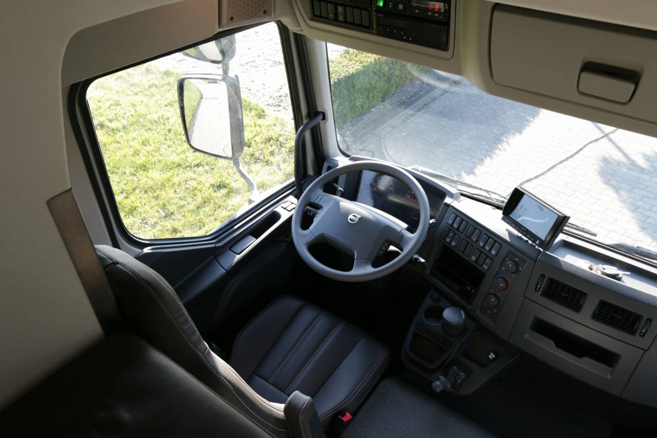 Camión para caballos Krismar Volvo 4 chevaux HC 2025 Nuevo