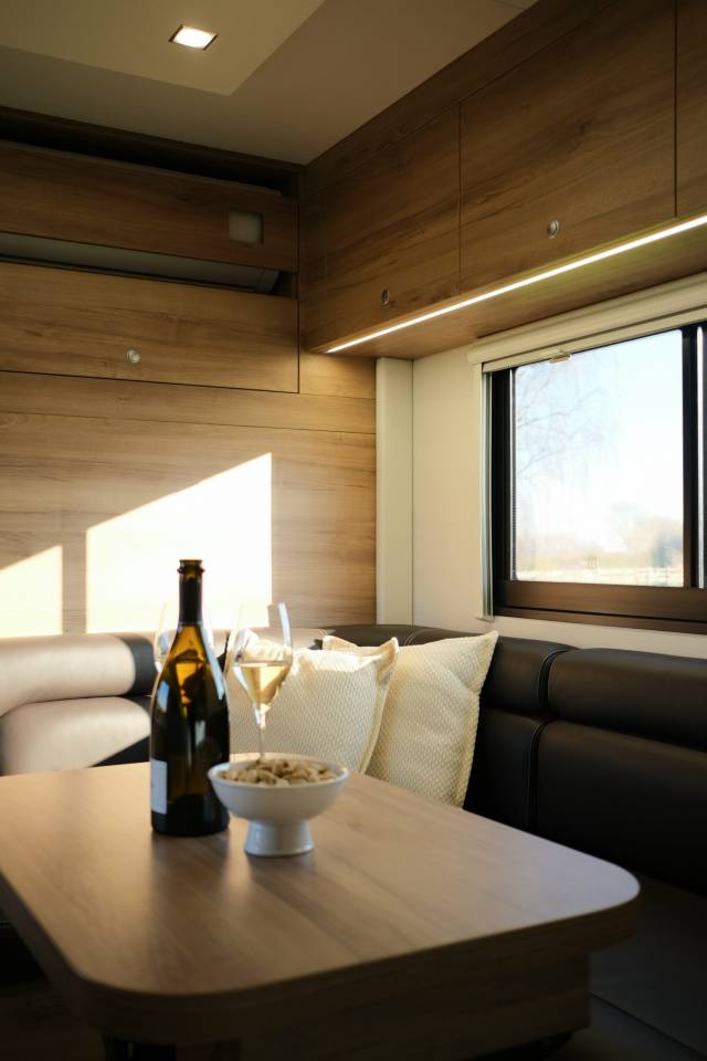 Camión para caballos Krismar Volvo 4 chevaux HC 2025 Nuevo